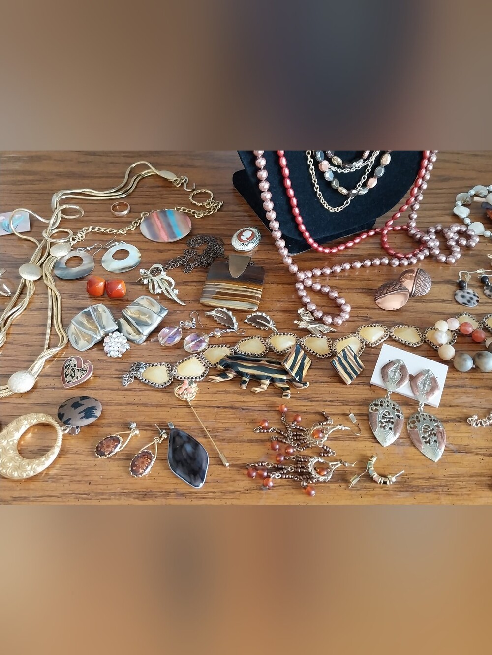 Vintage Women's Fashion Jewelry - Amber, Gold & Wood Tones - Picture 5 of 11